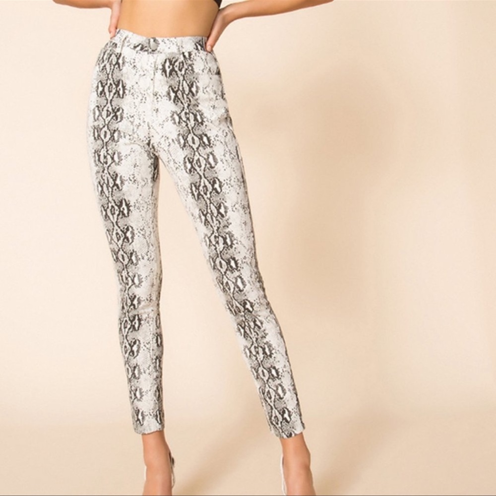 Super Down high waisted jeans never worn